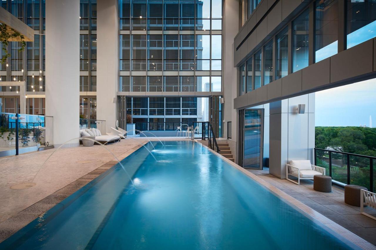 Sentral Michigan Avenue Aparthotel ชิคาโก ภายนอก รูปภาพ The pool at the Ritz-Carlton, Dallas