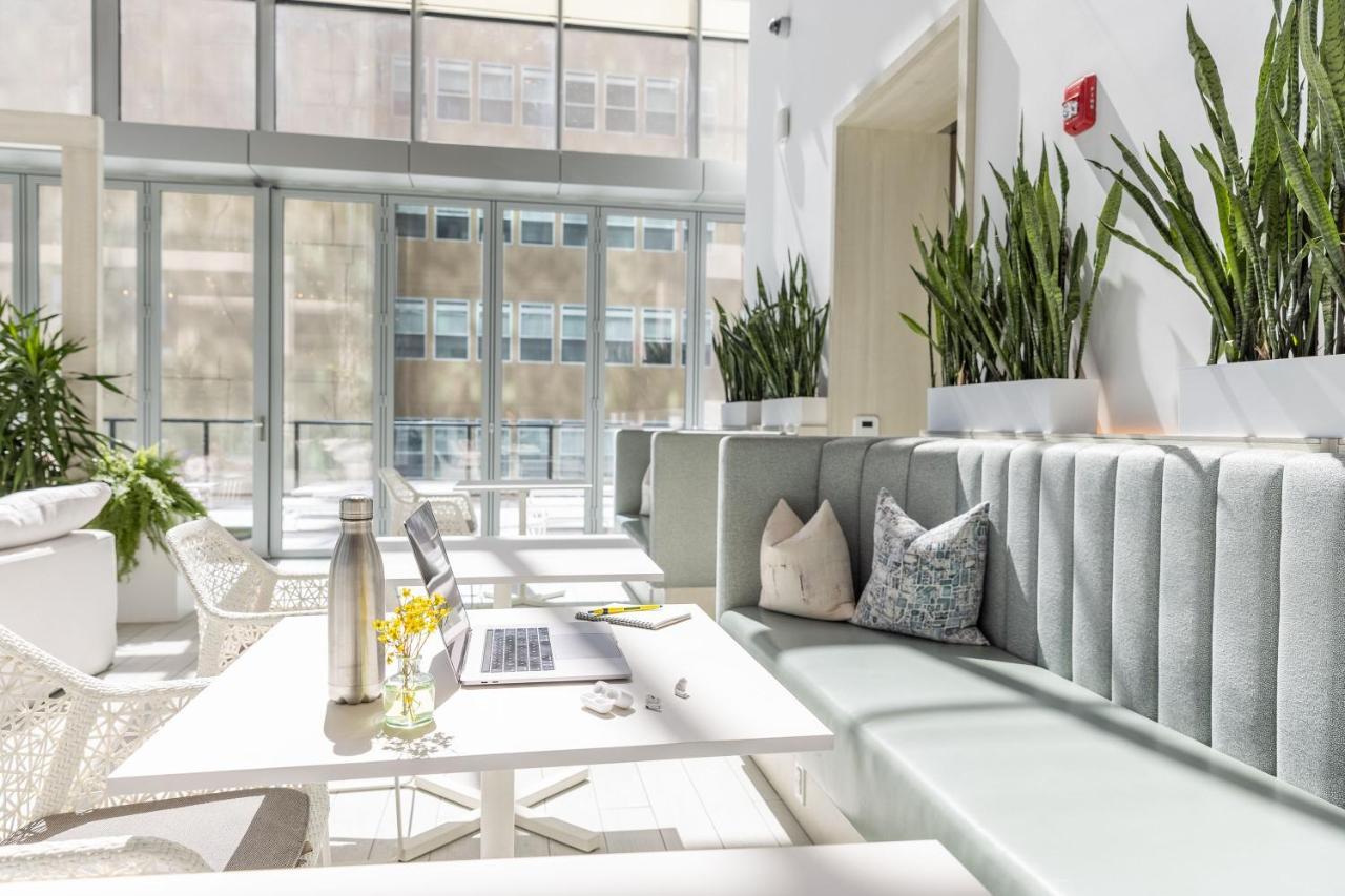 Sentral Michigan Avenue Aparthotel ชิคาโก ภายนอก รูปภาพ The interior of the lounge