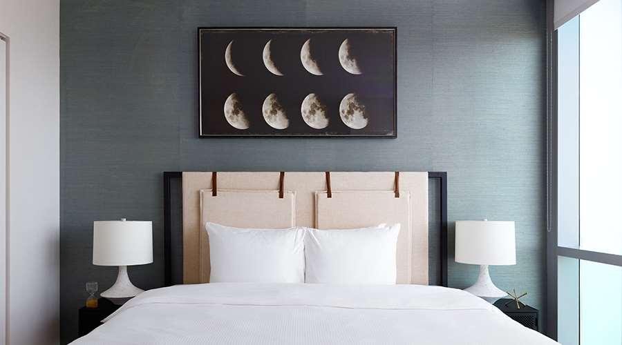 Sentral Michigan Avenue Aparthotel ชิคาโก ห้อง รูปภาพ A bedroom at the West Hollywood hotel