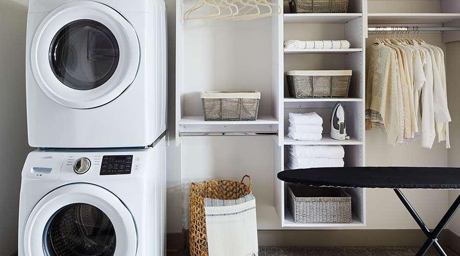 Sentral Michigan Avenue Aparthotel ชิคาโก ห้อง รูปภาพ A laundry room