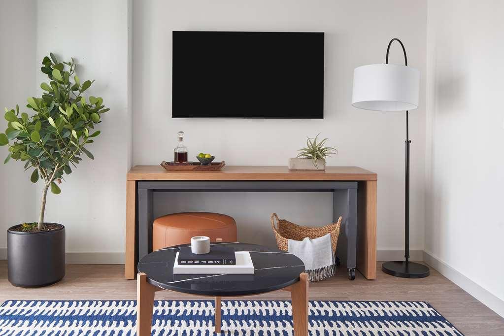Sentral Michigan Avenue Aparthotel ชิคาโก ห้อง รูปภาพ A television set in a living room